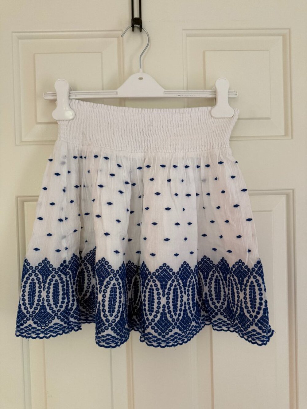 J.Crew White smocked waist with blue embroidery size XS